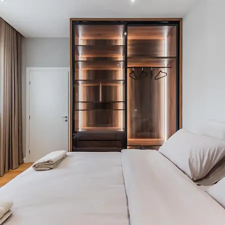 Villa Serenity, Luxury Lakeside Manor Shkodër