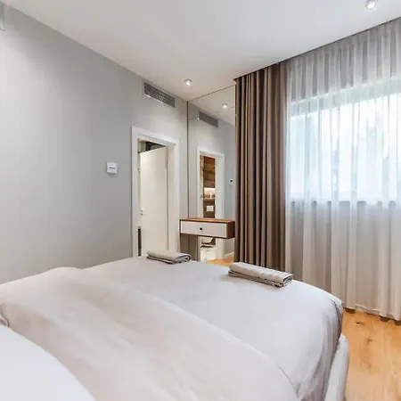 Serenity, Luxury Lakeside Manor Shkodra