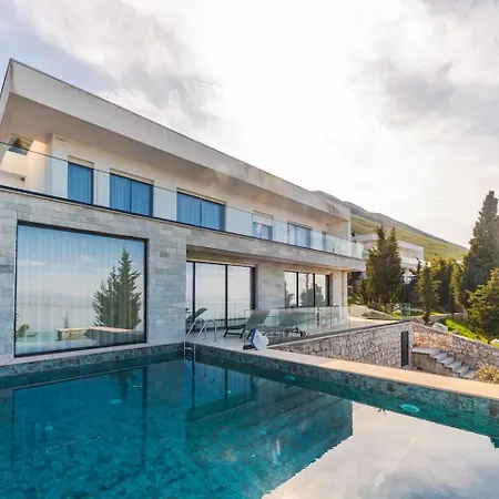 Serenity, Luxury Lakeside Manor Villa