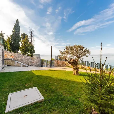 Villa Serenity, Luxury Lakeside Manor Shkodër