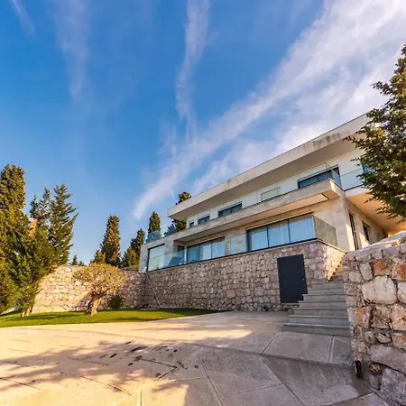 Serenity, Luxury Lakeside Manor * Shkodër