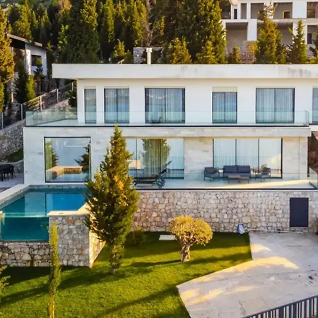 Serenity, Luxury Lakeside Manor Villa Shkodër